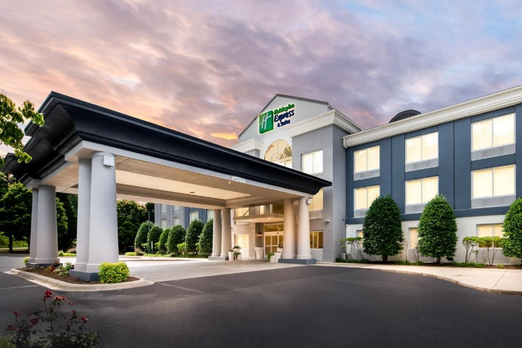 Holiday Inn Express & Suites Sylva / Dillsboro, an IHG Hotel