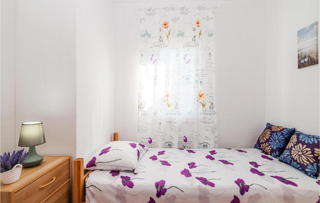 Posteľ alebo postele v izbe v ubytovaní Two-Bedroom Apartment In Vinjerac