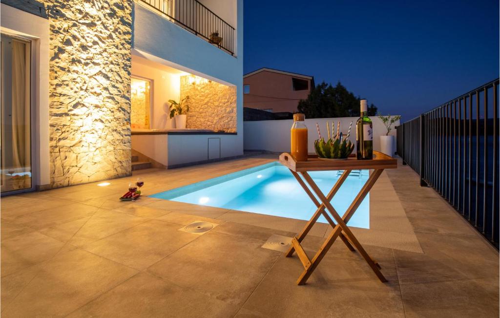 Bazén v ubytovaní Pet Friendly Home In Klek With Kitchen alebo v jeho blízkosti