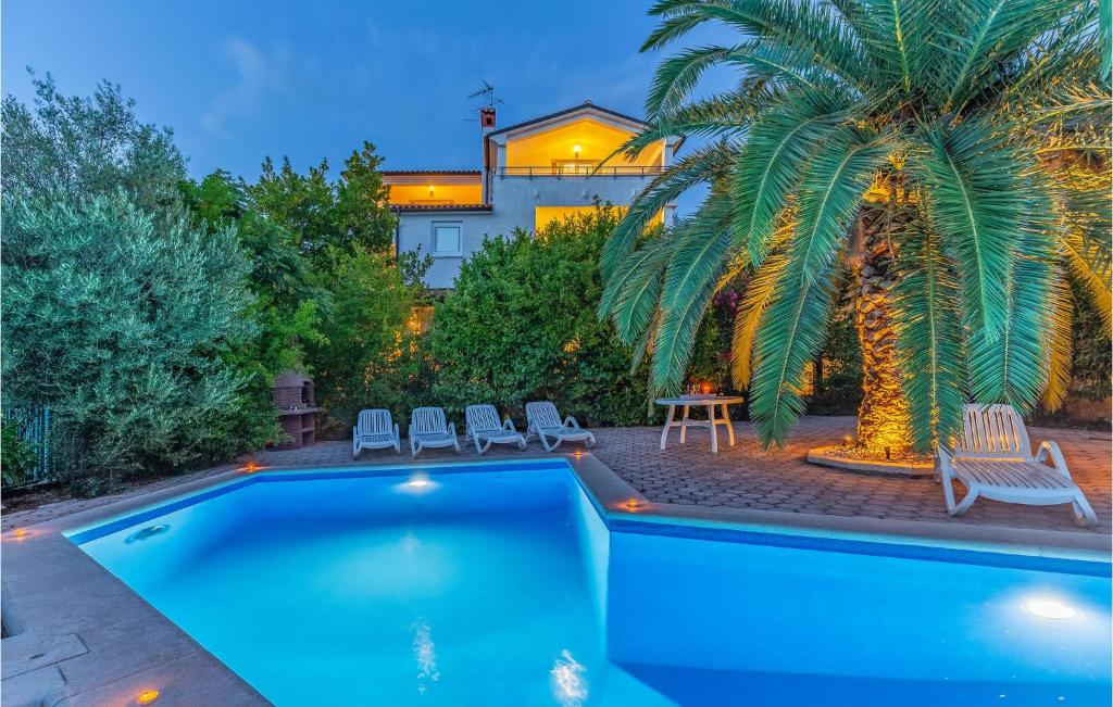 Nice Apartment In Pula With Swimming Pool