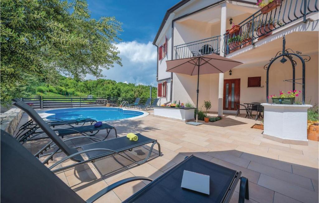 Bazén v ubytovaní Cozy Apartment In Labin With Sauna alebo v jeho blízkosti