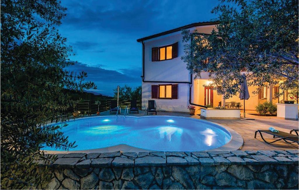 Bazén v ubytovaní Cozy Apartment In Labin With Sauna alebo v jeho blízkosti