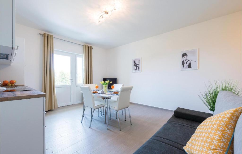 One-Bedroom Apartment In Cavtat