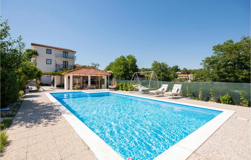 Bazén v ubytování 6 Bedroom Pet Friendly Home In Zmijavci nebo v jeho okolí