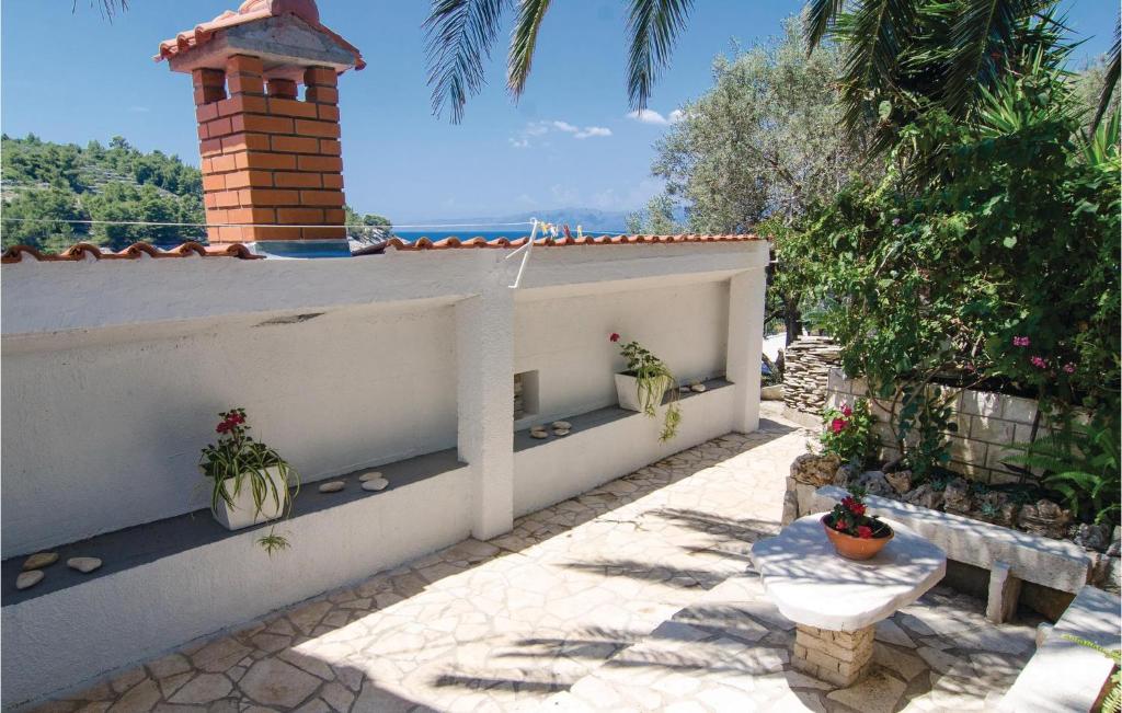 Vonkajšia záhrada v ubytovaní Holiday Home Prapatna Bb I