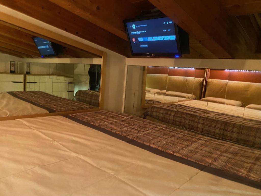 Postel nebo postele na pokoji v ubytování A&A Attic