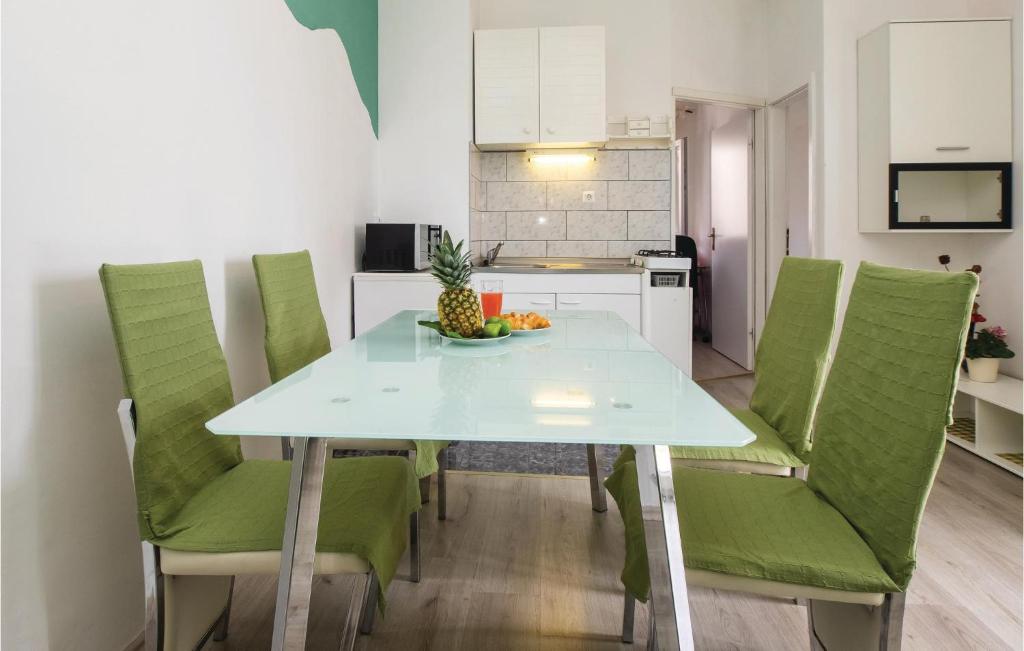 Kuchyň nebo kuchyňský kout v ubytování Apartment Split With Sea View Vii