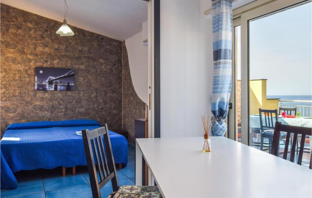 Posteľ alebo postele v izbe v ubytovaní Stunning Apartment In Capo Dorlando
