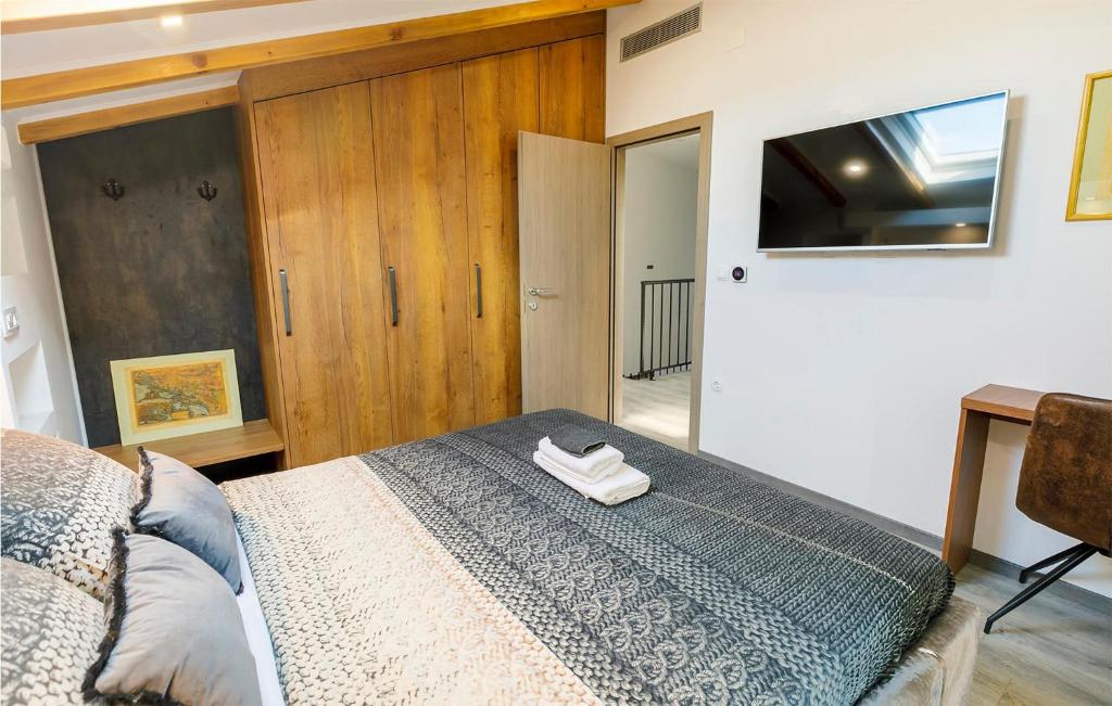 Posteľ alebo postele v izbe v ubytovaní 4 Bedroom Cozy Home In Split