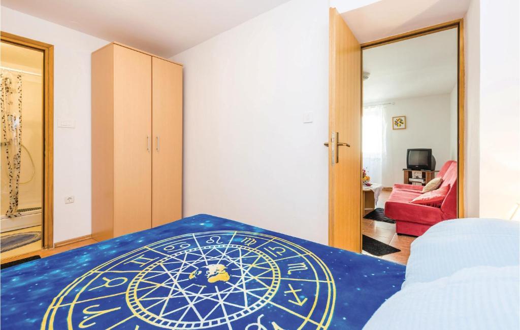 Posteľ alebo postele v izbe v ubytovaní 1 Bedroom Nice Apartment In Senj
