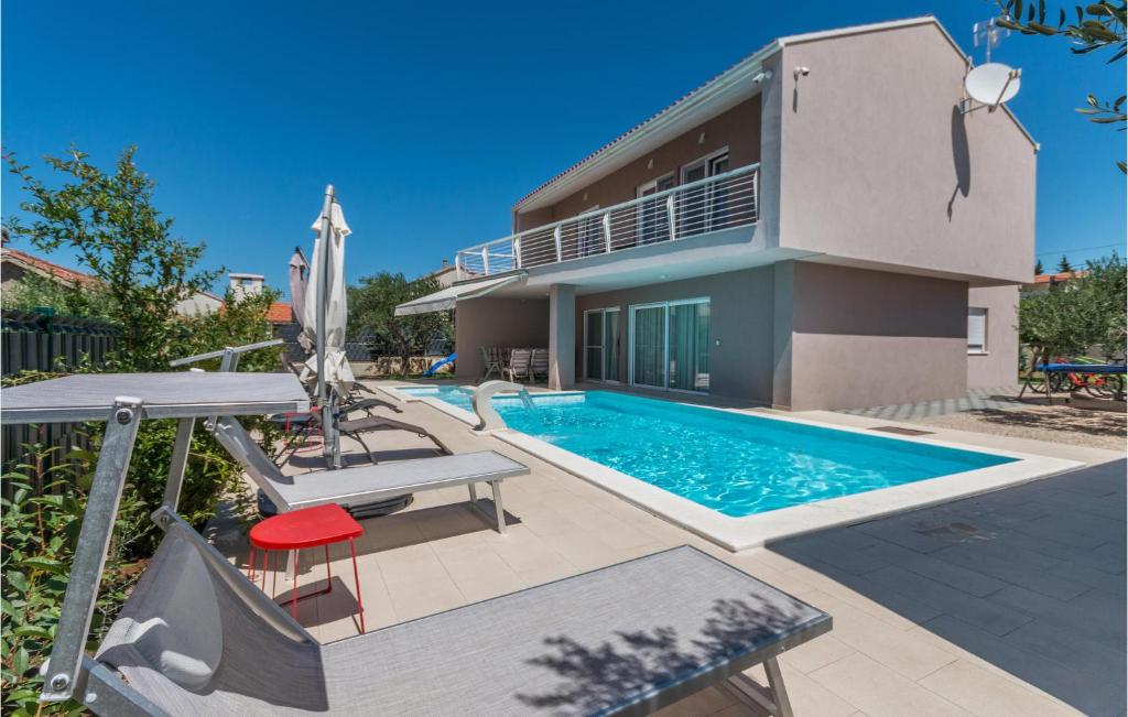 5 Bedroom Amazing Home In Kakma