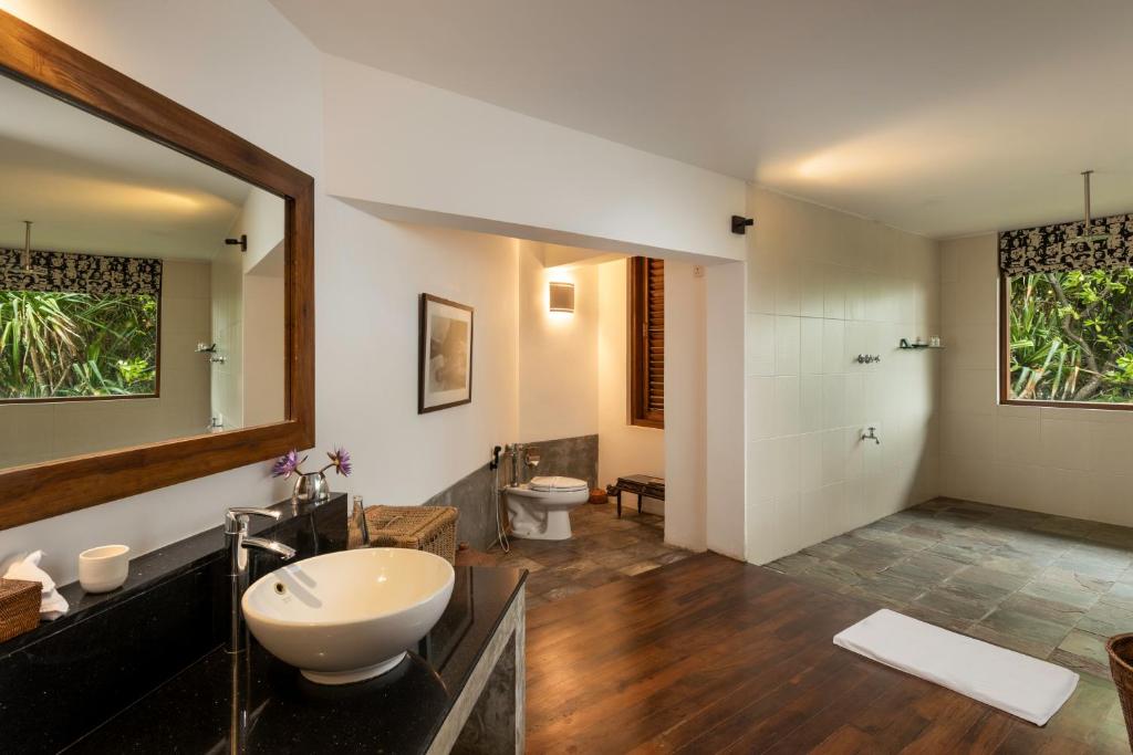 A bathroom at Aditya Resort