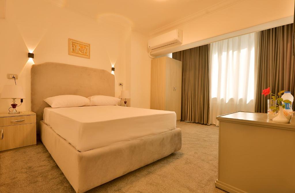 Postel nebo postele na pokoji v ubytování Aura Inn Hotel Cairo