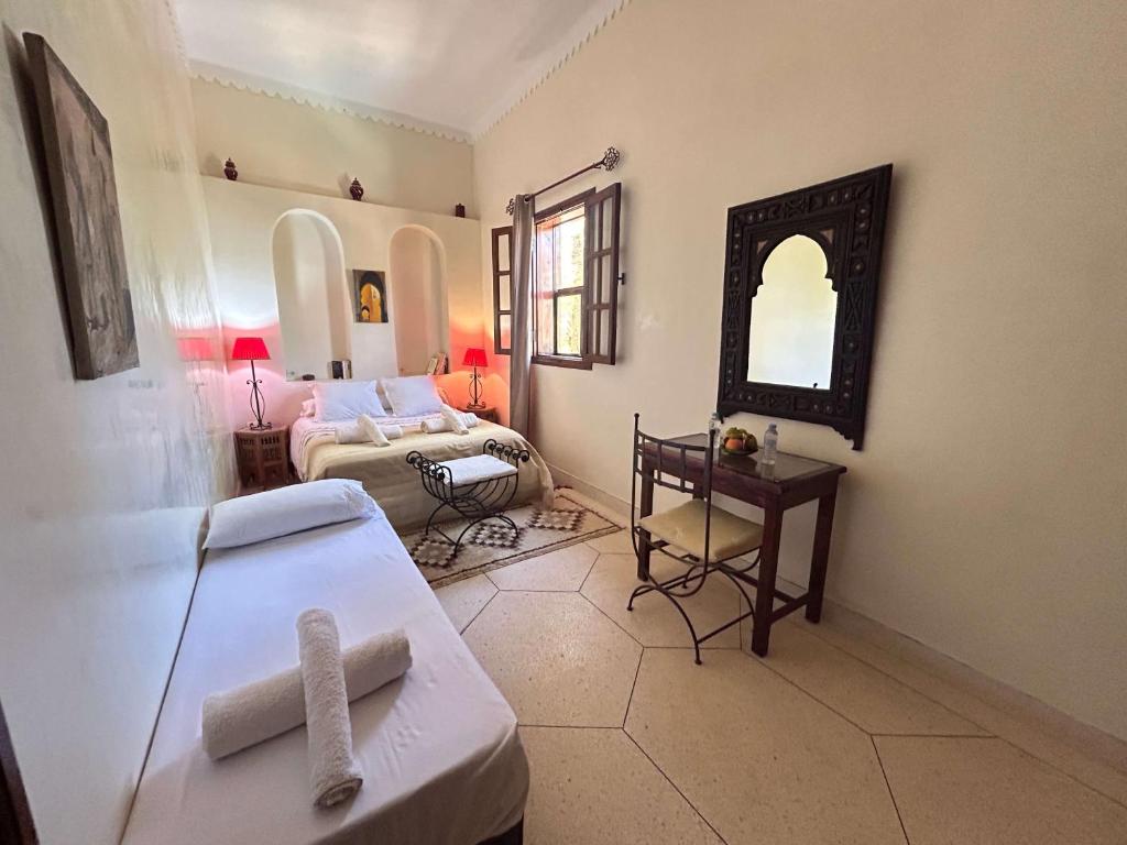 Dar Nakhla - Zagora guest house - Habitación Doble Con Vista Al Jardín