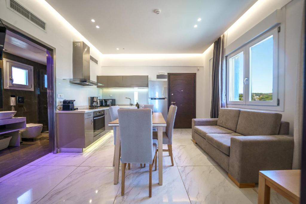 Kuchyň nebo kuchyňský kout v ubytování Elysian Suites