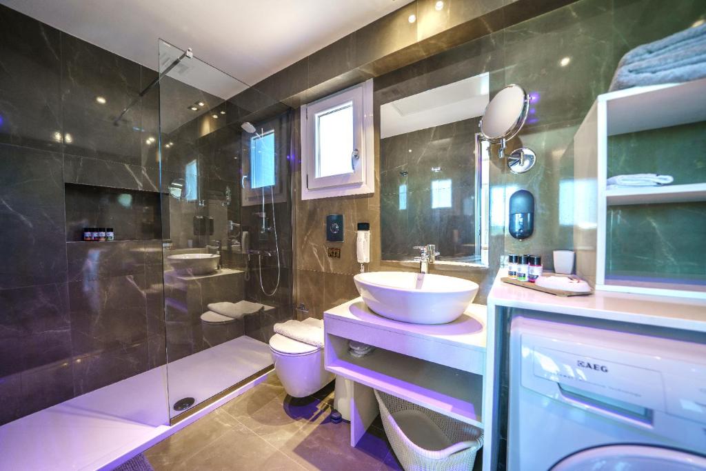 Koupelna v ubytování Elysian Suites