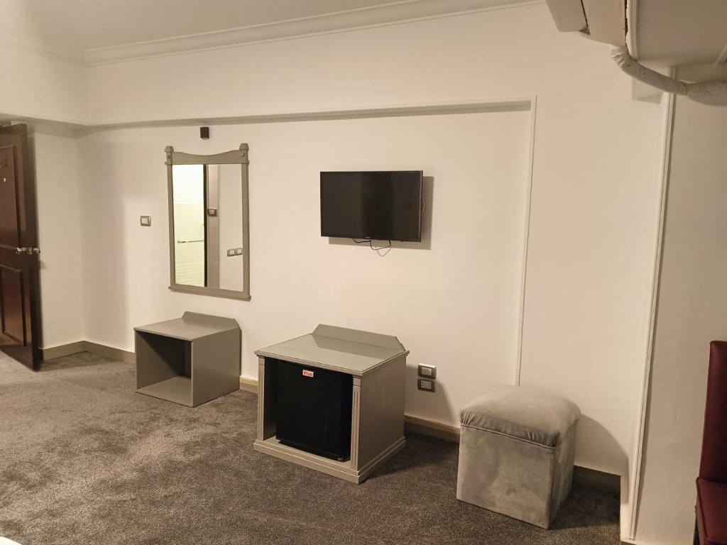 TV a/nebo společenská místnost v ubytování Aura Inn Hotel Cairo