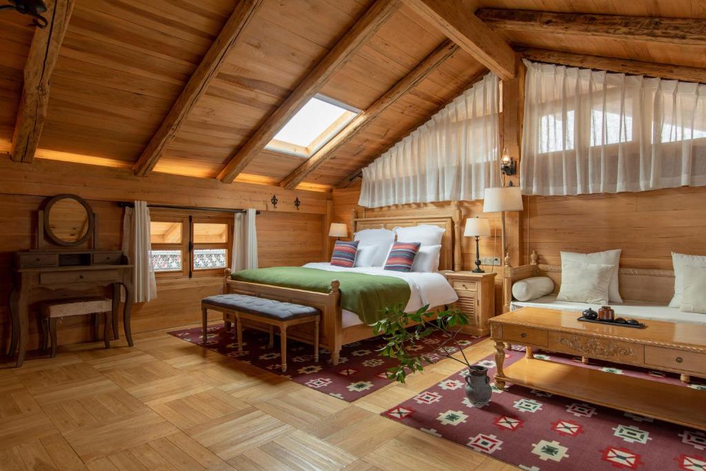 Postel nebo postele na pokoji v ubytování Shangri-La Rushi Hotel