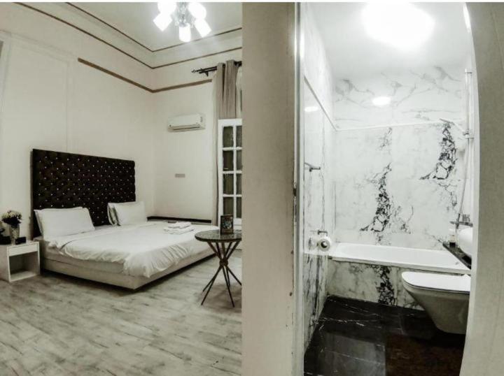 Postel nebo postele na pokoji v ubytování New Palace
