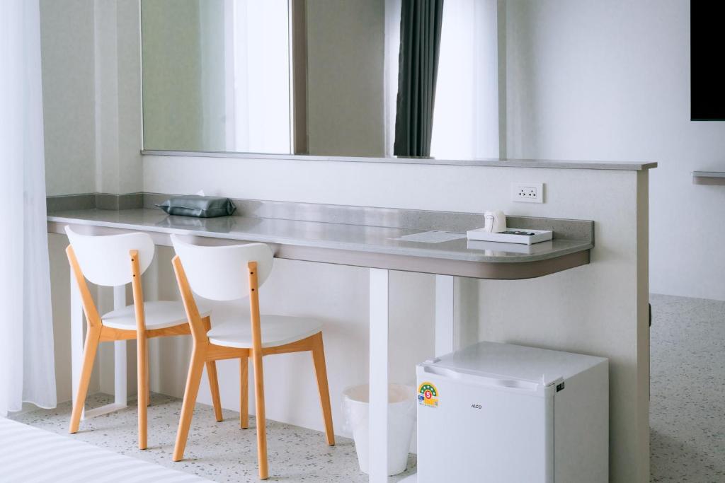 TV a/nebo společenská místnost v ubytování วัน บัดเจท เชียงราย บายพาสตะวันออก One Budget Hotel Chiangrai Bypass-East
