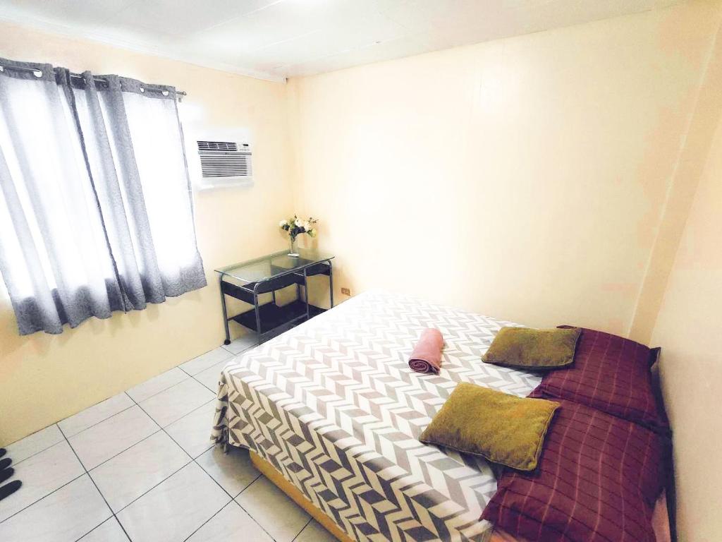 Amor Building - Urdaneta City - Standard Double Room With Shared Bathroom