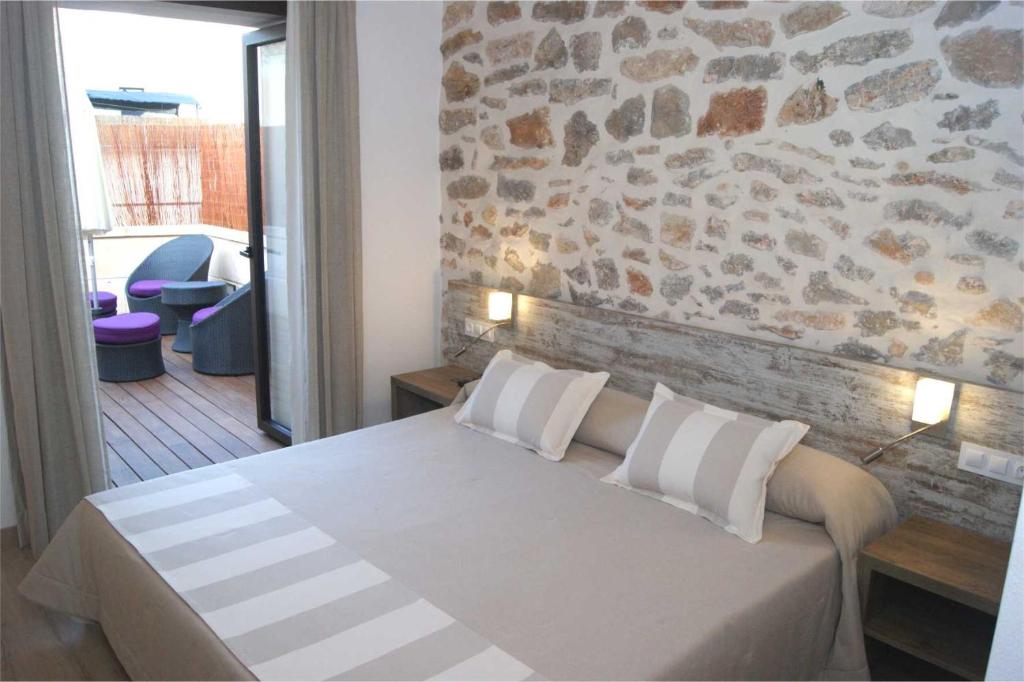 Postel nebo postele na pokoji v ubytování Petit Hotel C'an Mel