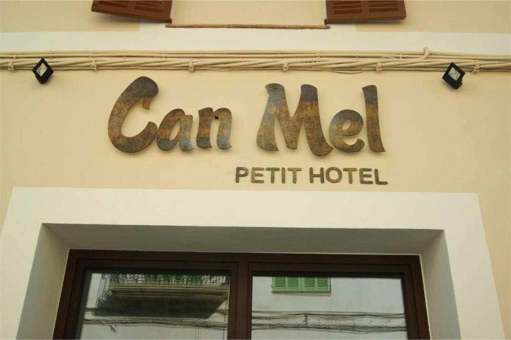 Certifikát, hodnocení, plakát nebo jiný dokument vystavený v ubytování Petit Hotel C'an Mel