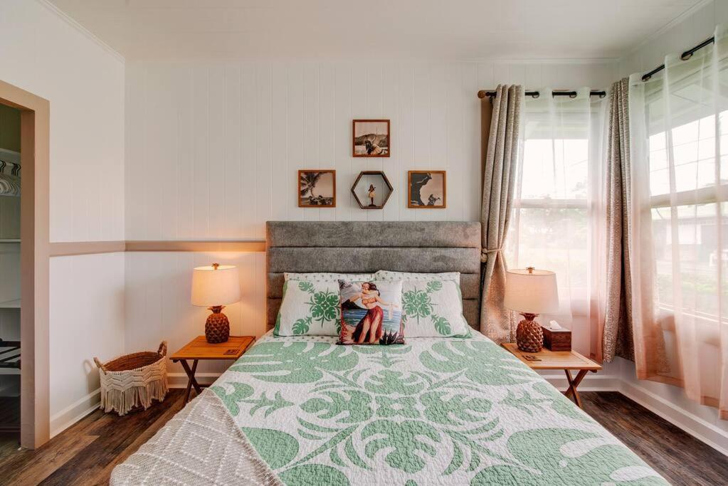 Postel nebo postele na pokoji v ubytování NEW - Hula House wAC- 3BR- Hilo Town