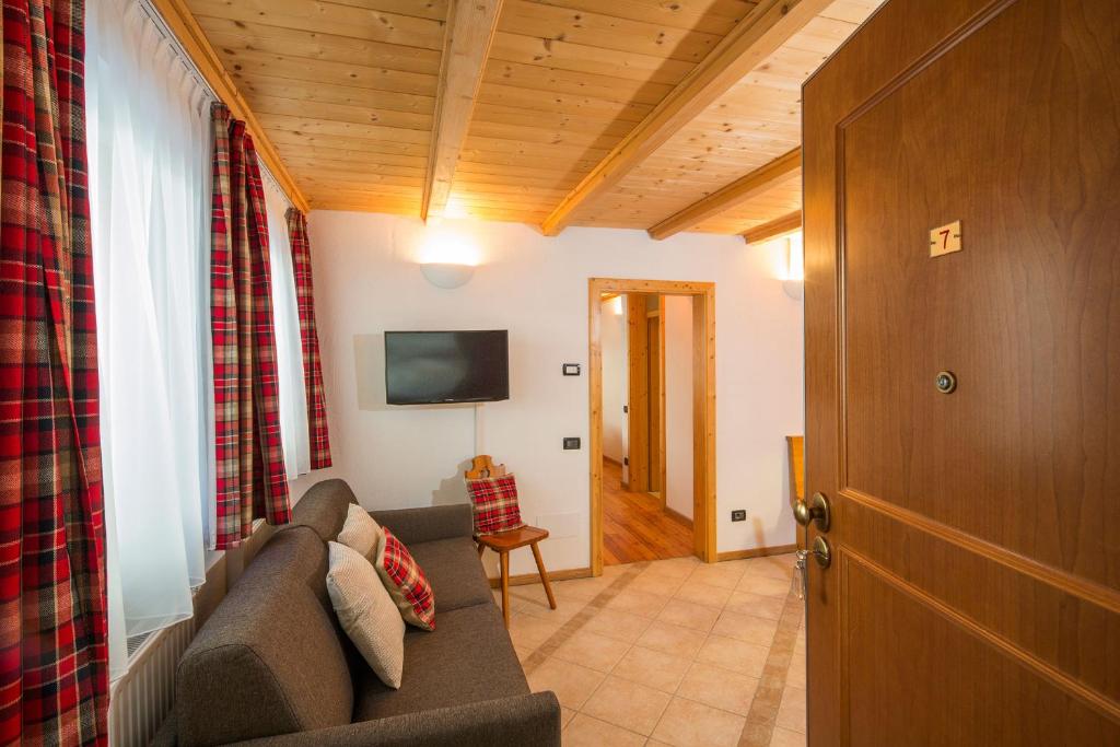 TV a/nebo společenská místnost v ubytování Stelvio Residence