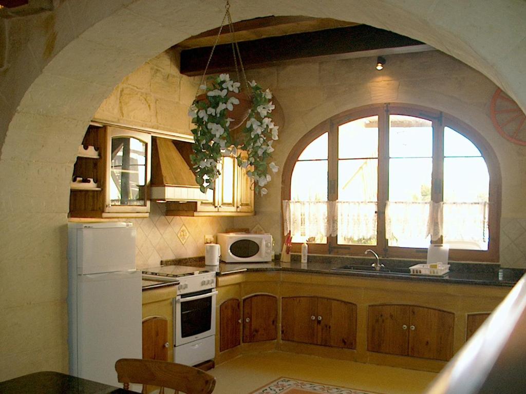 Kuchyň nebo kuchyňský kout v ubytování Barumbara Farmhouse