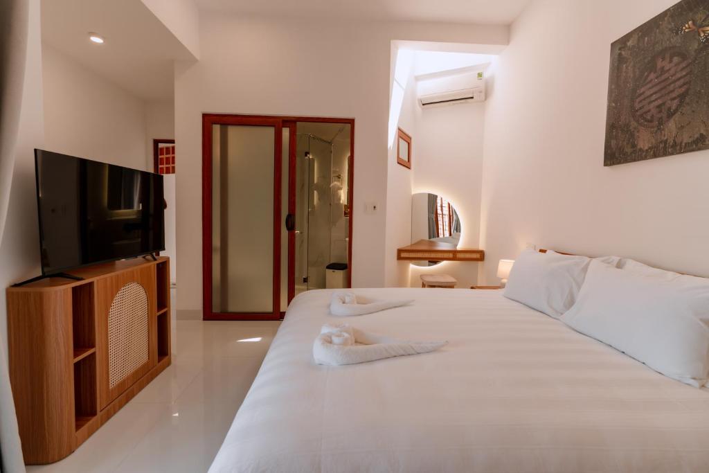 Giường trong phòng chung tại Hue River Side Villa
