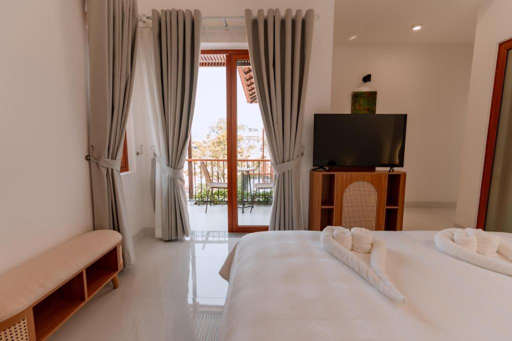 Hue River Side Villa - 12