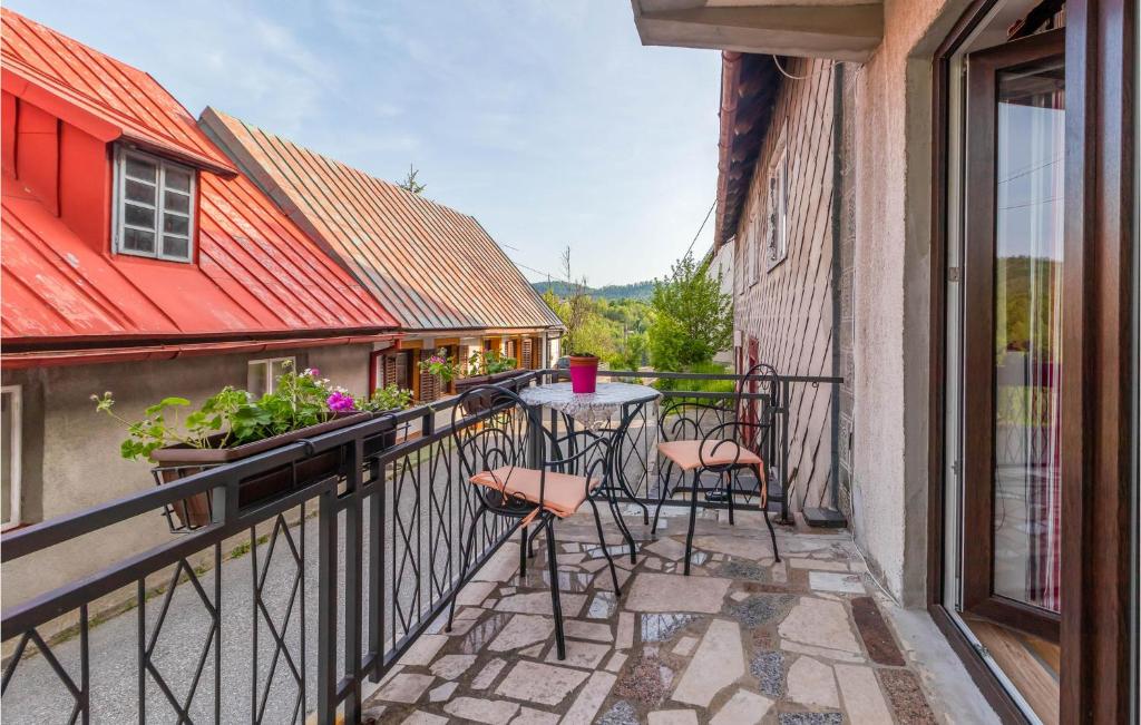 Balkón nebo terasa v ubytování 2 Bedroom Lovely Apartment In Fuzine
