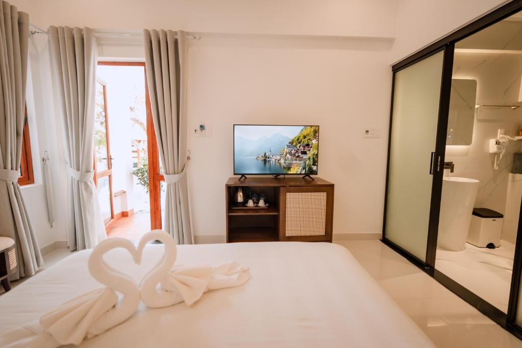 Hue River Side Villa - 1