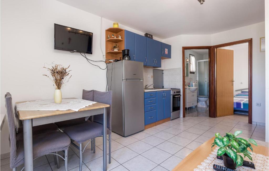 Kuchyň nebo kuchyňský kout v ubytování Nice Apartment In Jablanac With Kitchen