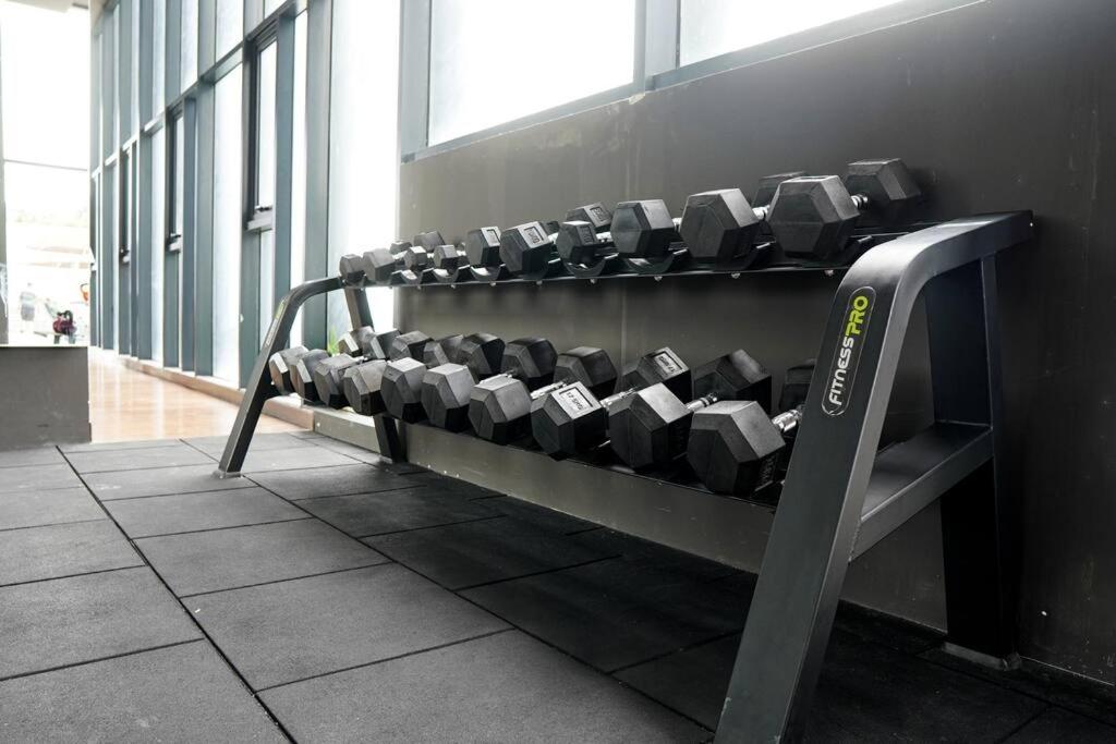 Fitness centrum a/nebo fitness zařízení v ubytování Resh's Trio