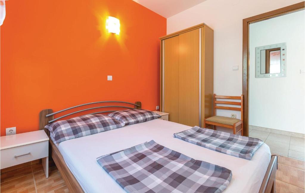 Posteľ alebo postele v izbe v ubytovaní Apartment Makarska With Sea View 02
