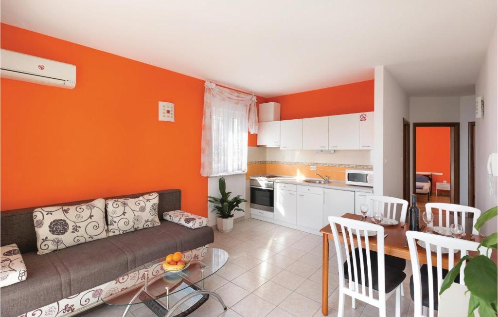 Kuchyňa alebo kuchynka v ubytovaní Apartment Makarska With Sea View 02