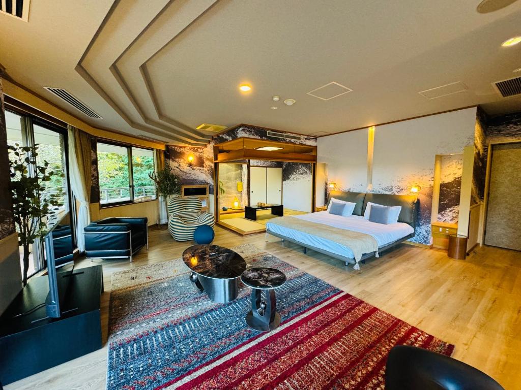 Postel nebo postele na pokoji v ubytování Sengokuhara Onsen Hotel