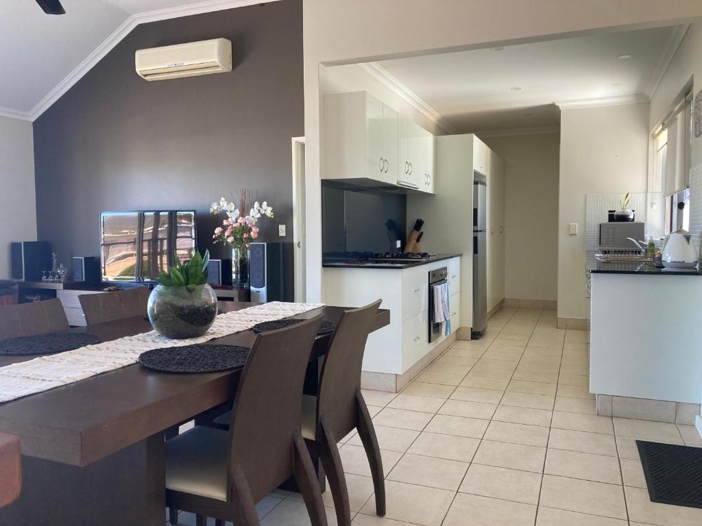 Kuchyň nebo kuchyňský kout v ubytování Gecko Lodge Kalbarri