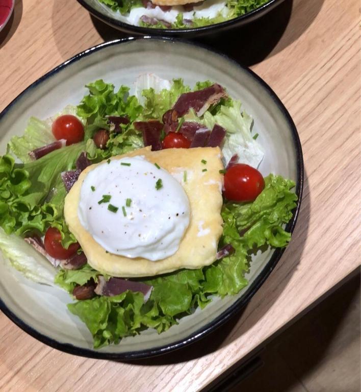 Jedlo v ubytovaní bed & breakfast alebo blízkom okolí