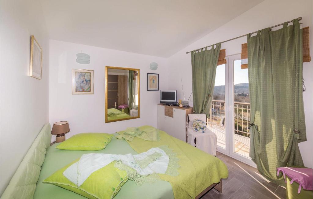 Posteľ alebo postele v izbe v ubytovaní Three-Bedroom Holiday Home In Labin