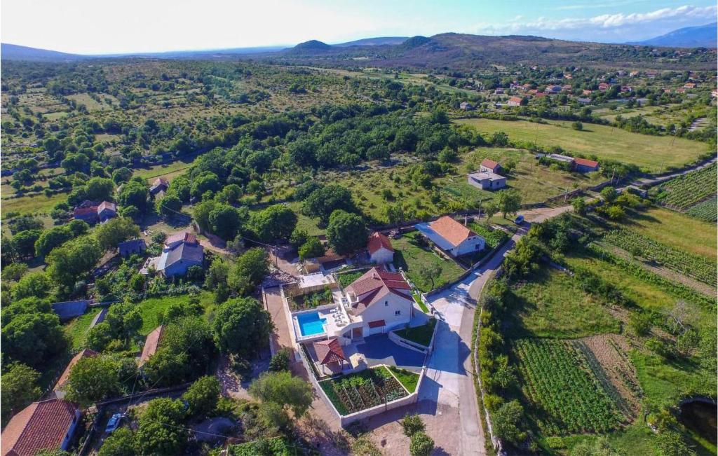 an aerial view of a house in a vineyard at Cozy Home In Unesic With Sauna in Unešić