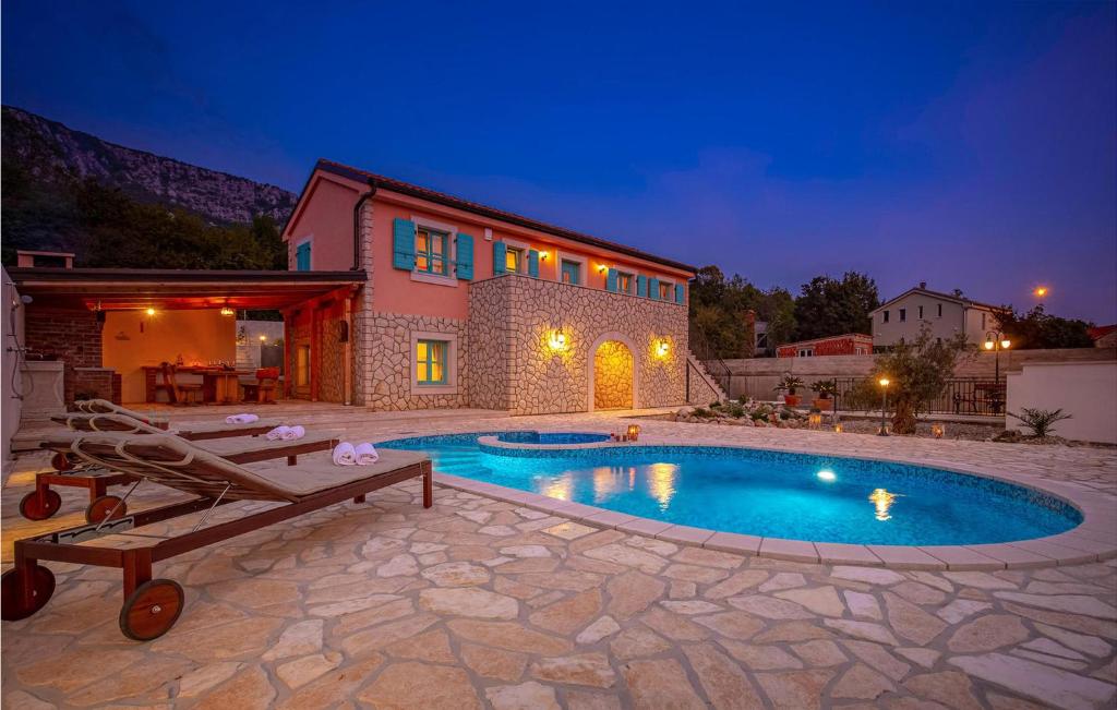 Πισίνα στο ή κοντά στο Awesome Home In Grizane With Wifi