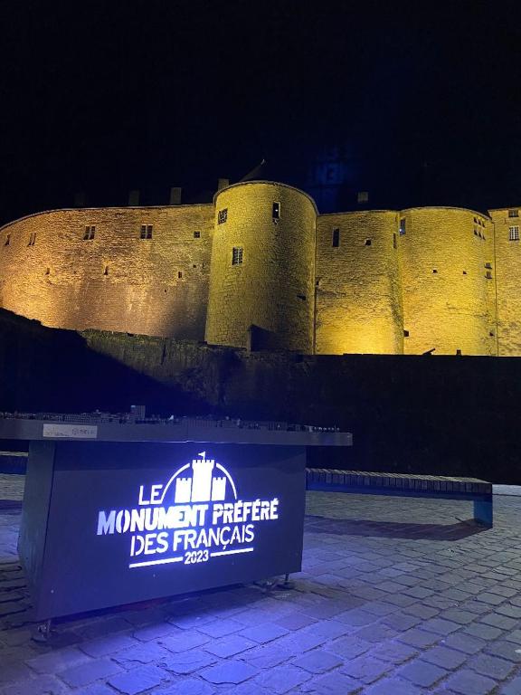 Fotografie z fotogalerie ubytování LA SUITE de NOTRE DAME au pied du CHATEAU FORT v destinaci Sedan