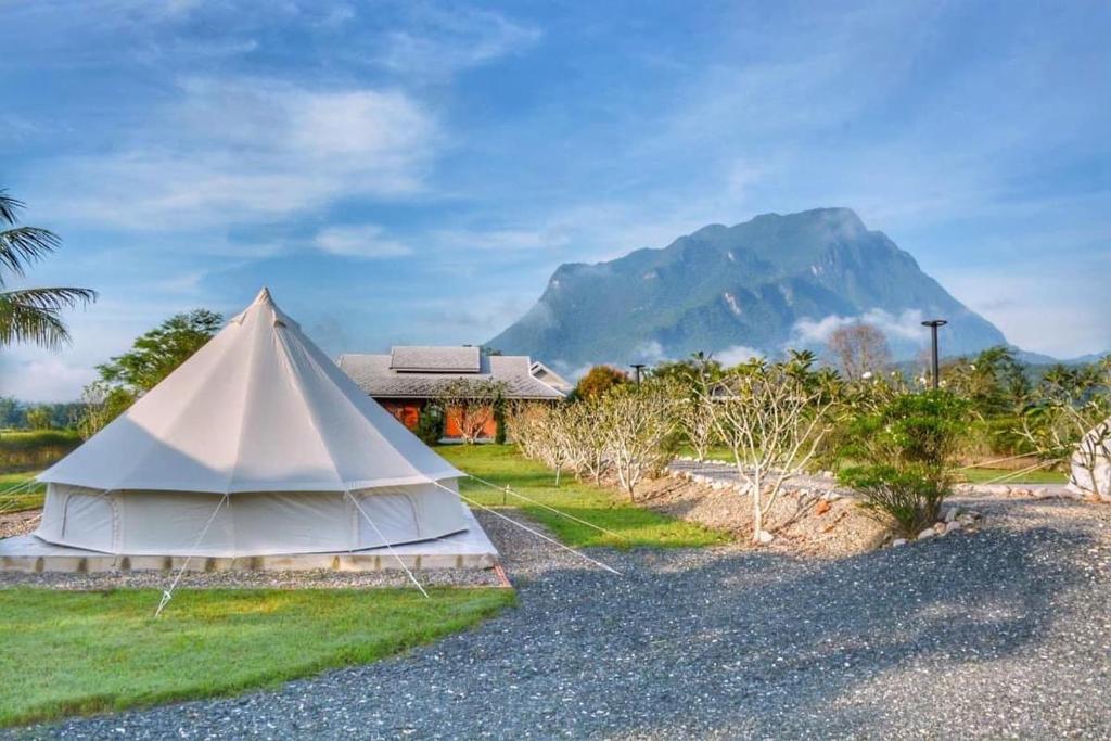 The Wes Village, incl free Breakfast & free today's dish Thai food dinner - Tente