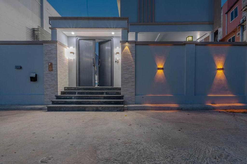 Fotografie z fotogalerie ubytování Jomtien Beach 4 bedrooms - independent swimming pool and KTV v destinaci Jomtien pláž
