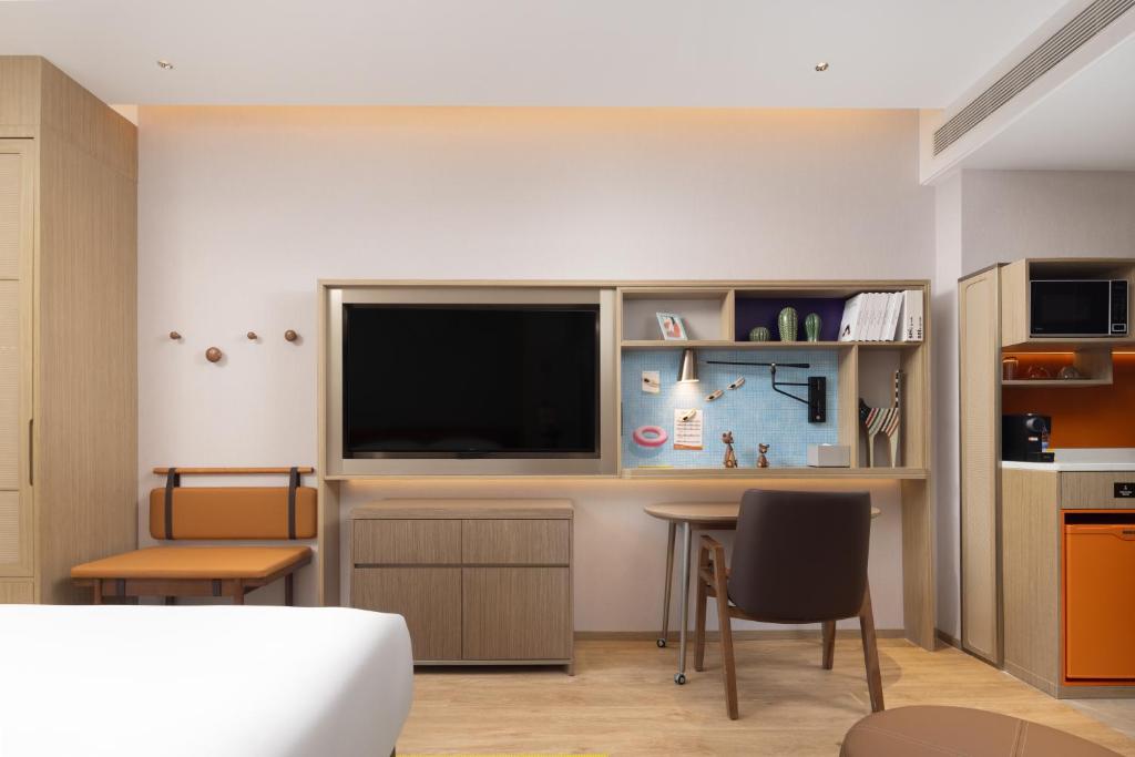 Kuchyň nebo kuchyňský kout v ubytování Home2 Suite by Meishan Dongpo