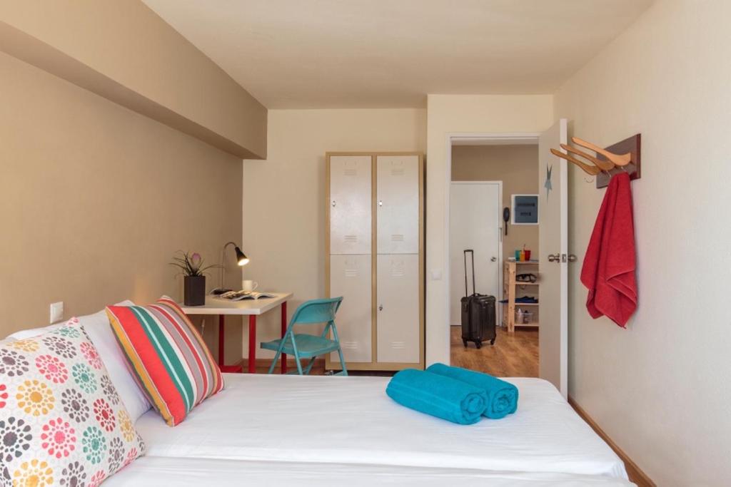 Postel nebo postele na pokoji v ubytování STAY Rhodes HoStel & Bar