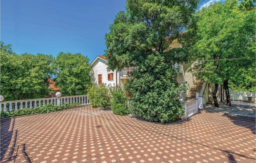 Beautiful Apartment In Povile With Wifi